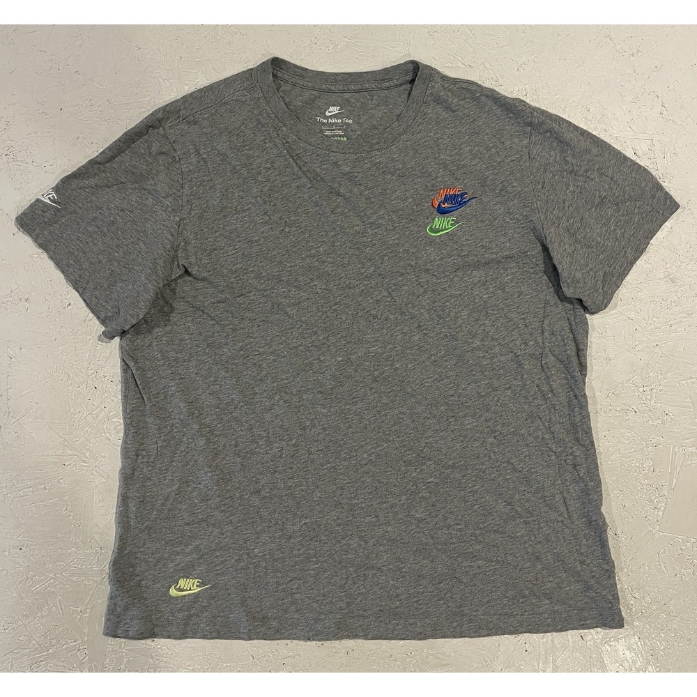 Nike Sportswear Swoosh Embroidered Logo T‎ Shirt Men's Size Large Gray